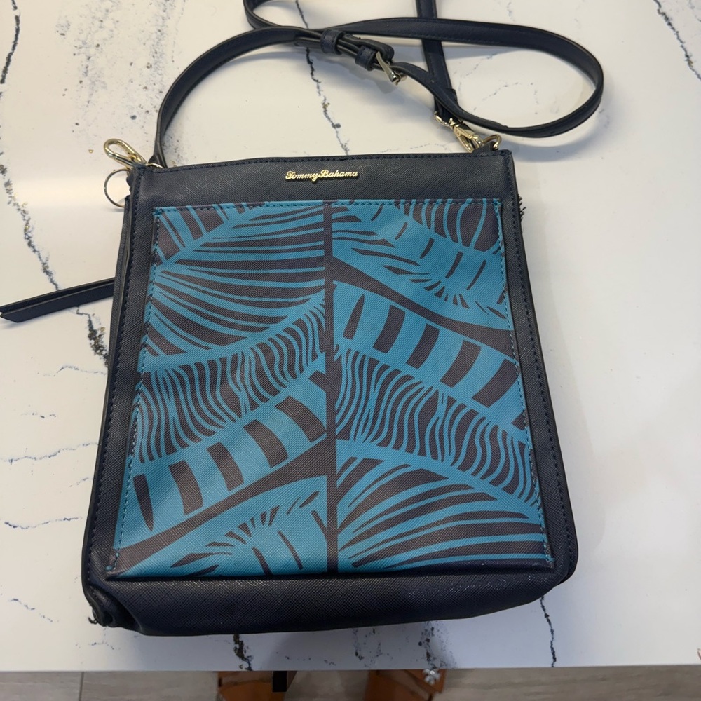 Tommy Bahama Drake Bay  Crossbody Bag